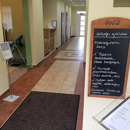 Aranytal Panzio 4* Komárom