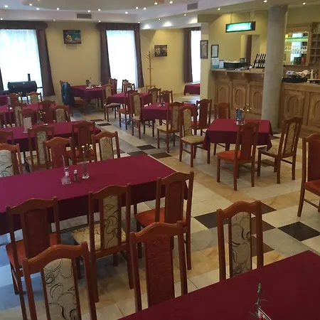 Aranytal Panzio לינה וארוחת בוקר Komárom